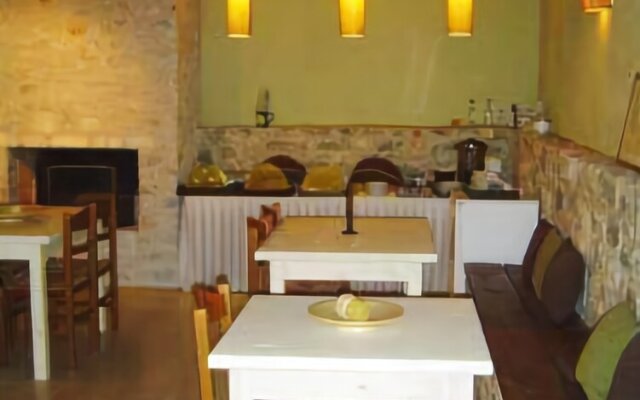 Vlyhada Guesthouse