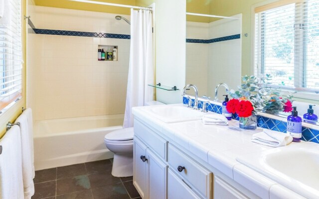 Gracious Living, Pool, and Privacy in Wine Country, Sonoma by RedAwnin