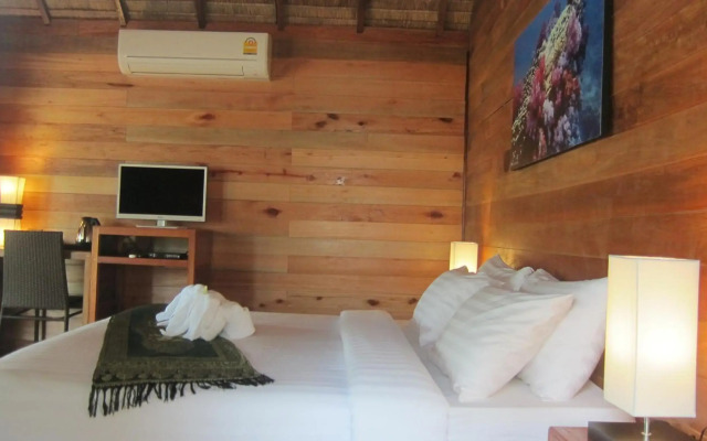 Ten Moons Lipe Resort