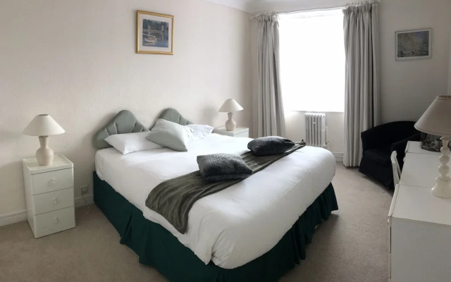 Elegant & Bright English Style 1 Bed Hyde Park