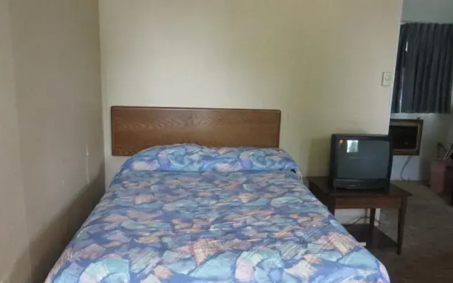 Crossroads Motel Rushville
