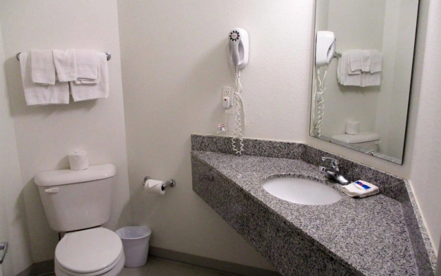 Baymont by Wyndham Kingdom City