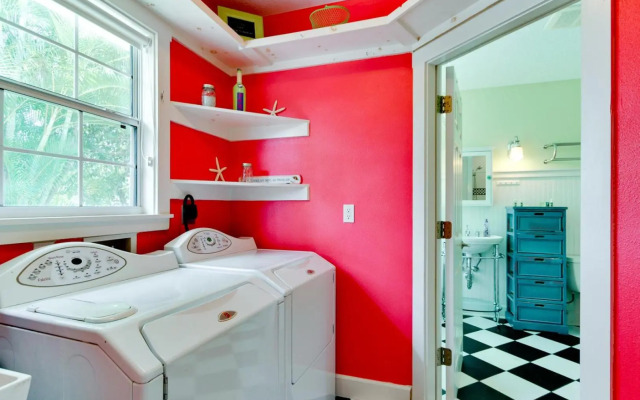 Captain's Quarters Spinnakers - 202 - 56th 1