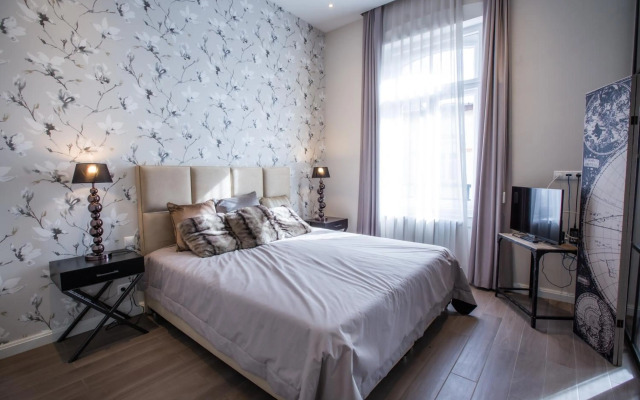 200m2 Splendid Downtown Flat with 75m2 Gergious Terrace