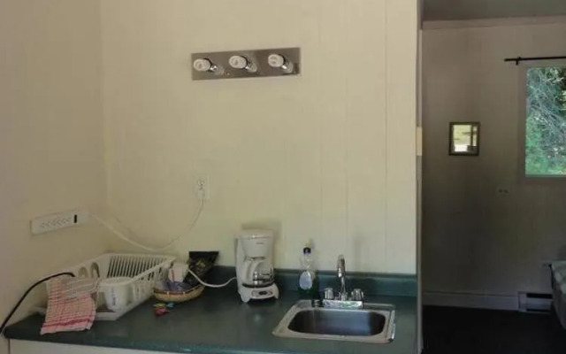 Dwight Riverside Inn