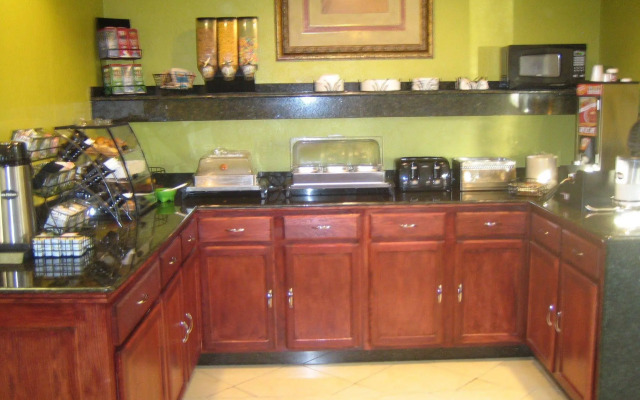 Econo Lodge Inn & Suites Eagle Pass