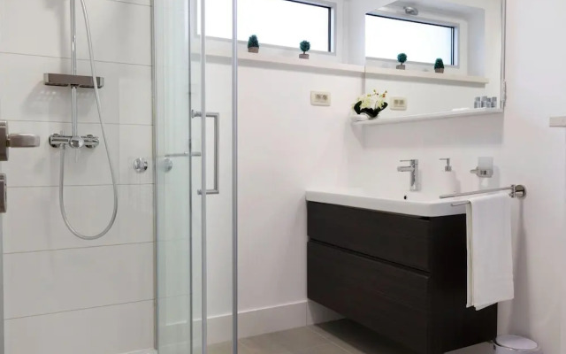 Villa in Zupa With Infinity Pool & Biokovo Views