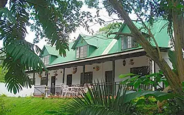 La Familia Guest House