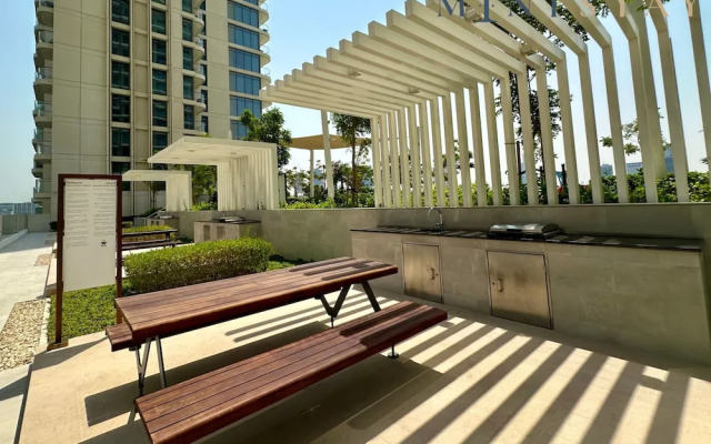 Serene 1BR w Private Palm View Balcony