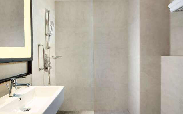 Hilton Garden Inn Jakarta Taman Palem