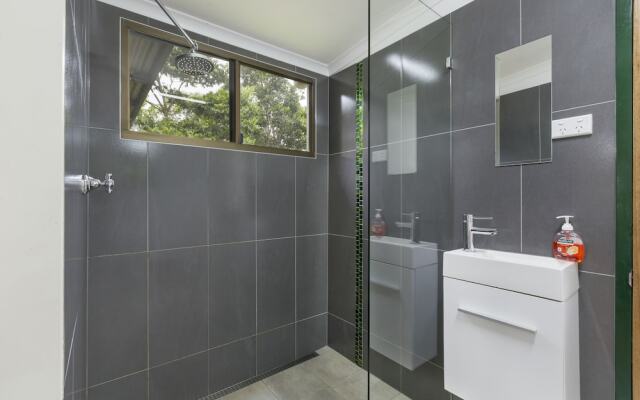 Mena Creek Flower House