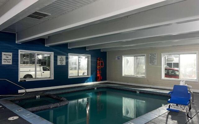 Days Inn & Suites by Wyndham Norton Shores/Muskegon