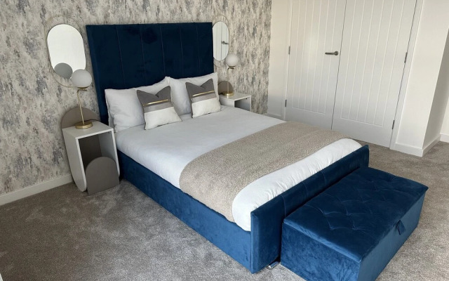 Beautiful 2 Bed Penthouse With Balcony Views Ldn