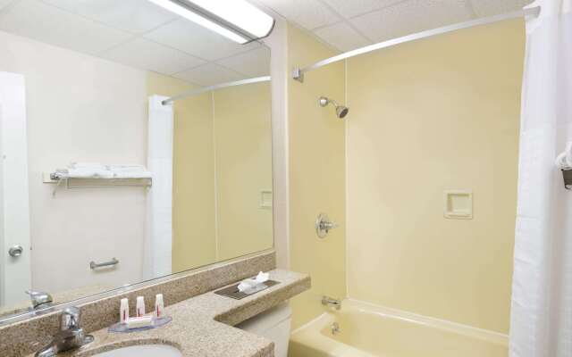 Howard Johnson by Wyndham Newburgh/West Point