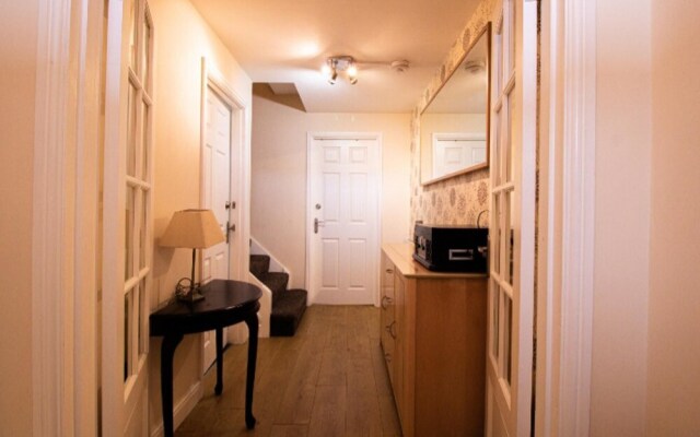 Charming 3-bed Apartment in Newcastle City