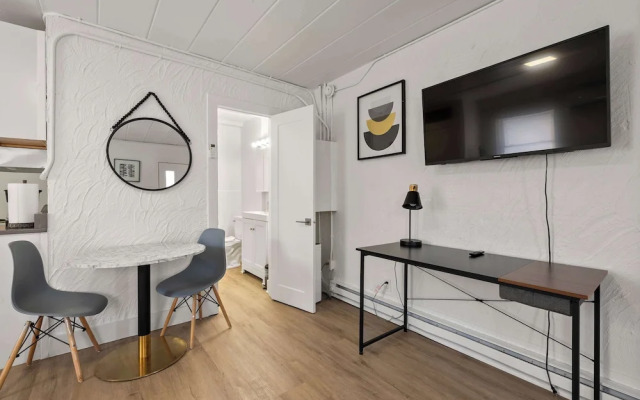 Chic City Retreat 89 For 2