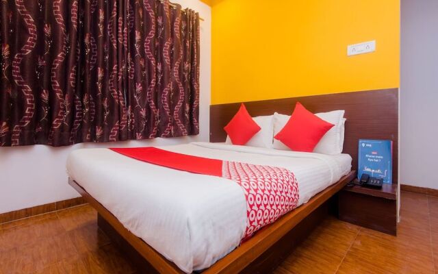 OYO 13470 Hotel Symphony House