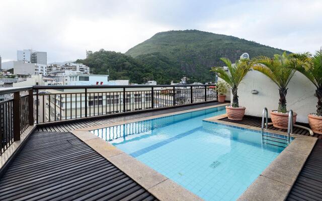 Apto Antigo em Copacabana c/ Piscina | DU 370/801