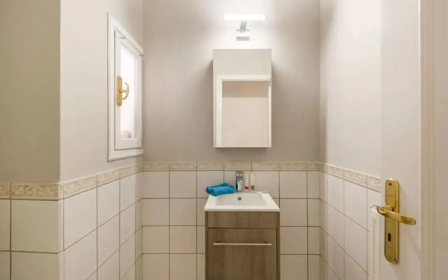 Modernly furnished apartment in Psyri A8