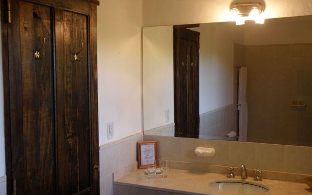 Postales by DOT Boutique