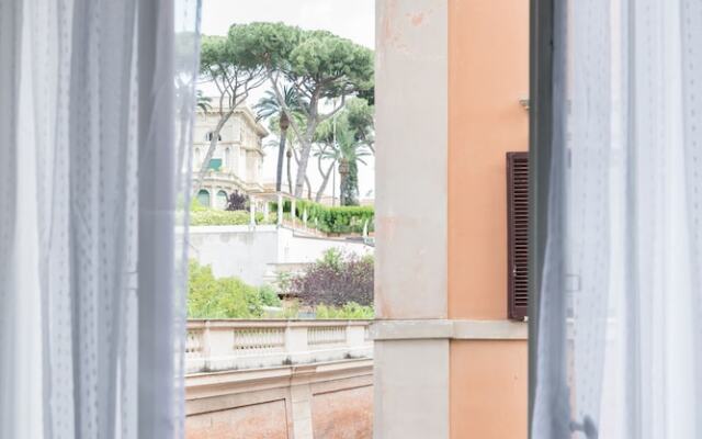 A World Aparts - The Artist's Suite