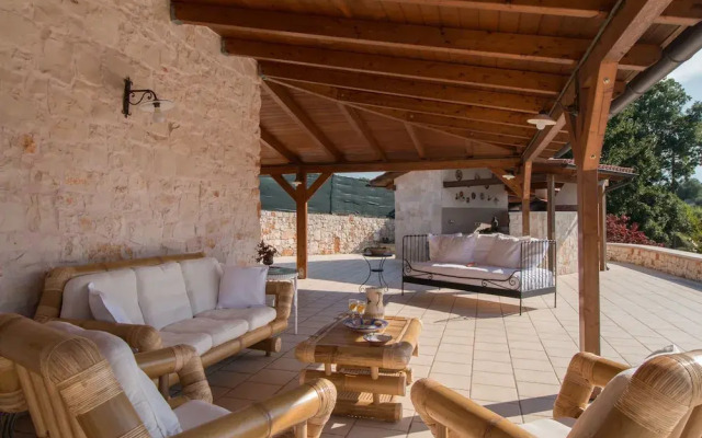TD Villa Luna Trulli with Large Pool