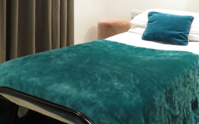 Tudors eSuites JQ Regency Kingsize