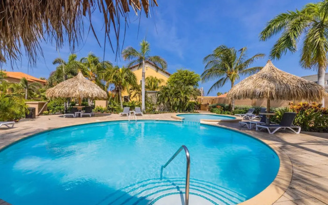 Gated Community 2br3ba Gold Coast Pools GYM