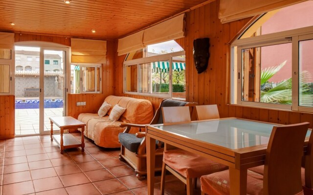 Luxurious Holiday Home in Vendrell With Swimming Pool