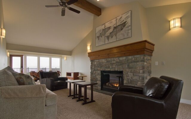 Pacific Reef Hotel & Light Show