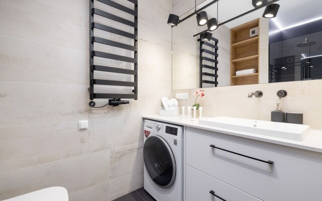 Bright Apartment Kraków by Renters