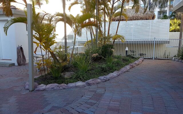 Outrigger Burleigh