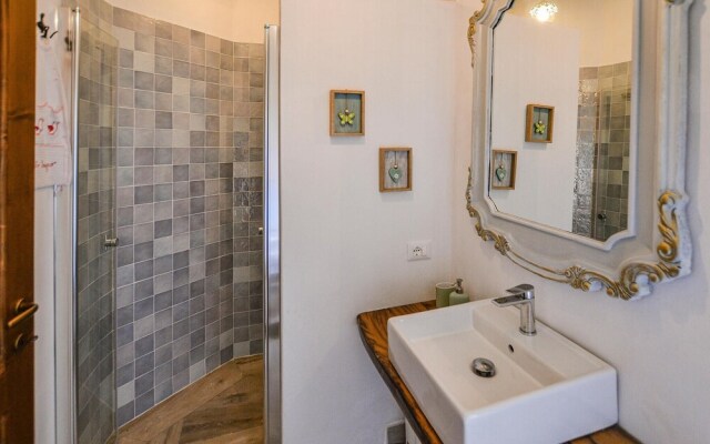 Stunning Home in Arezzo With 5 Bedrooms, Jacuzzi and Wifi