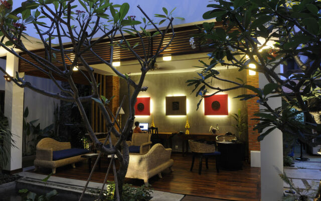 Frangipani Villa Fine Arts