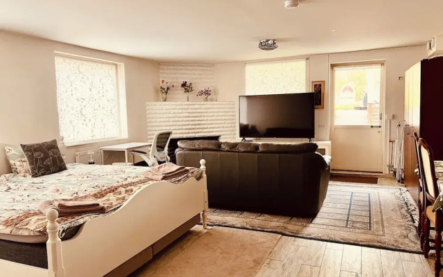 Charming Studio Flat In Sollentuna, Stockholm