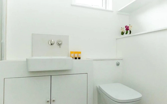 Spacious 3BR South London Apartment