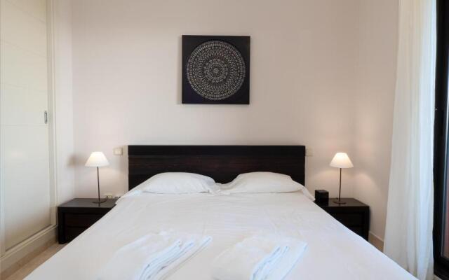 2130-Amazing 2 bedrooms with terrace sea view