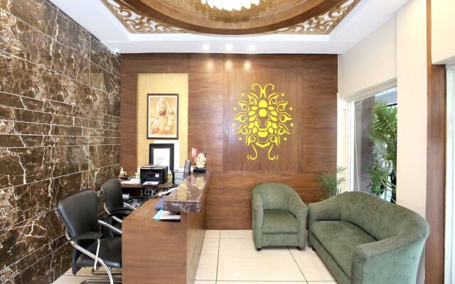 Capital O 5440 Hotel Le Monarque