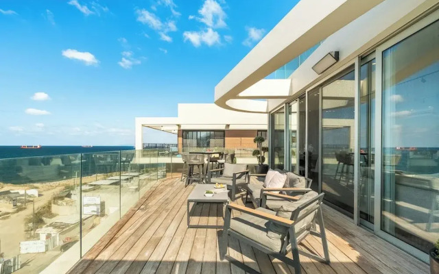 Rooftop Jacuzzi Penthouse by Sea N' Rent