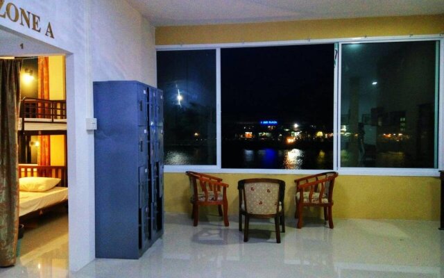 Samui Lakeside Hostel - Adults Only