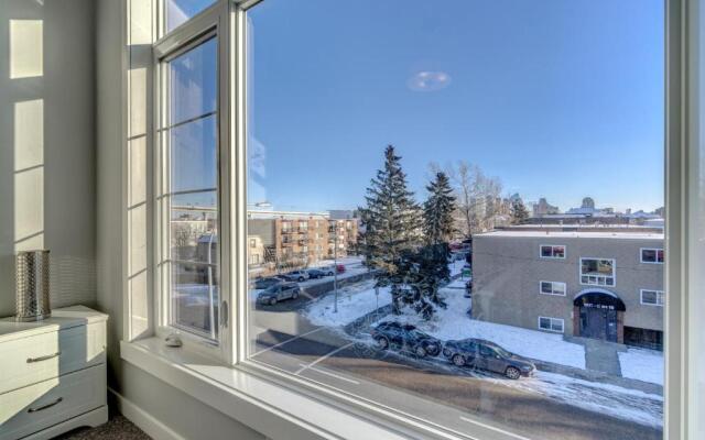 Three-Bedroom House with Balcony #33 Sunalta Downtown