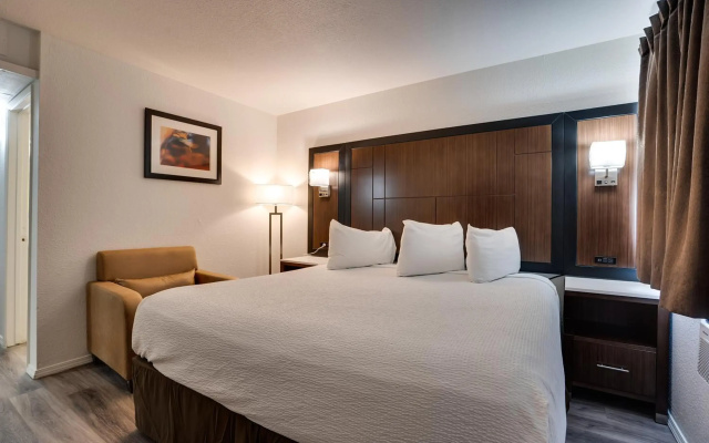 Econo Lodge Stockton near I-5 Fairgrounds