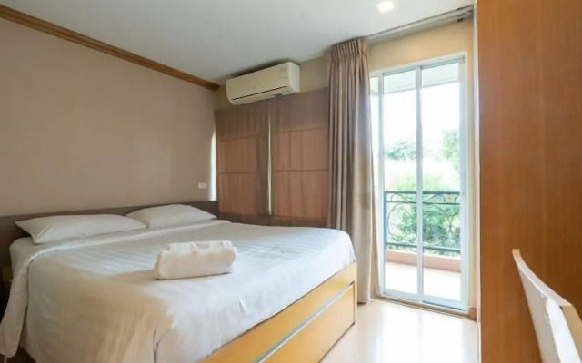 Greenview Ekkamai 10 by OYO Rooms