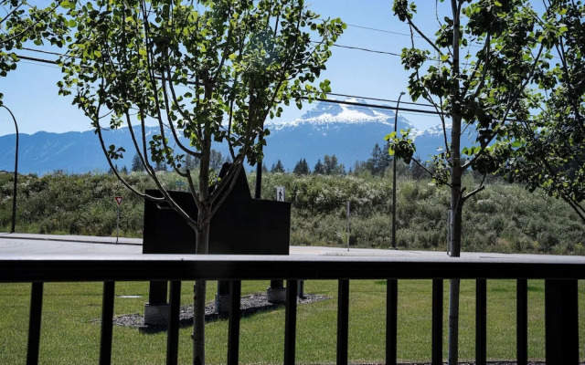 Rustic Retreat by Revelstoke Vacations