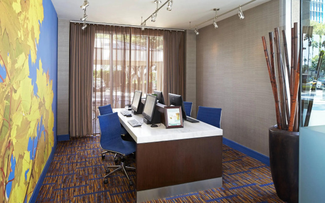 Courtyard by Marriott Los Angeles LAX/Century Boulevard