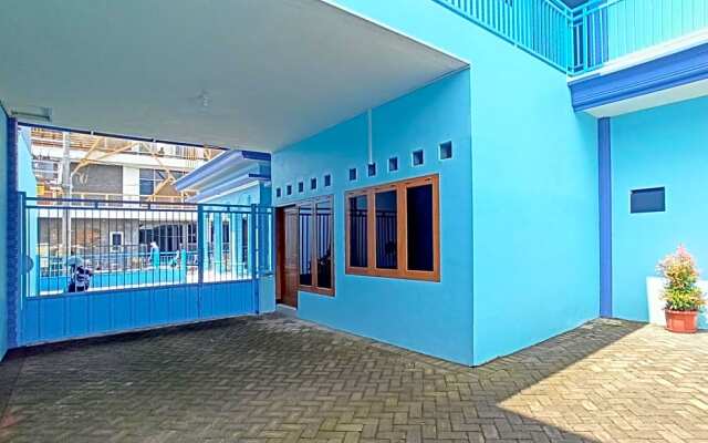 OYO Life 3183 Kost Putri Biru Sigura-gura