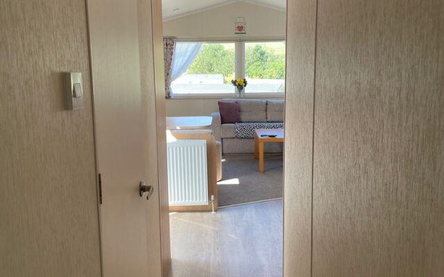Caravan - Sleeps 6 & Parking