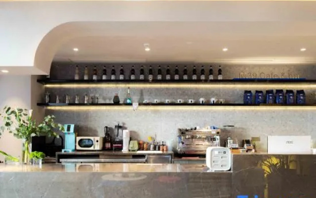 INisle|Skyview Hotel&Bar