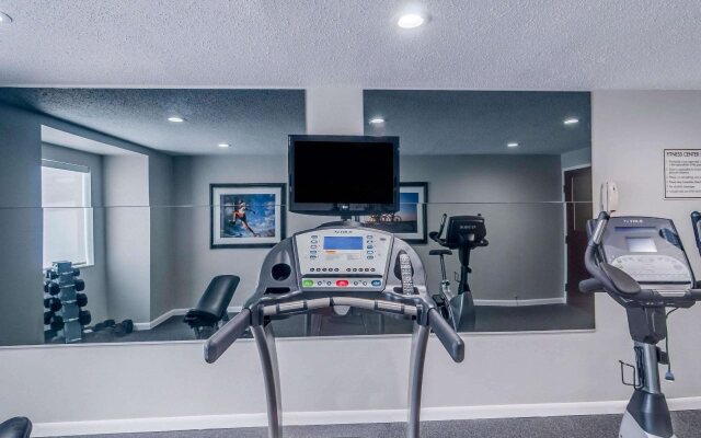 Clarion Pointe Staunton East