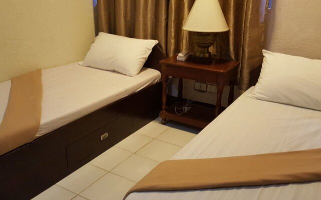 La Charica Inn & Suites